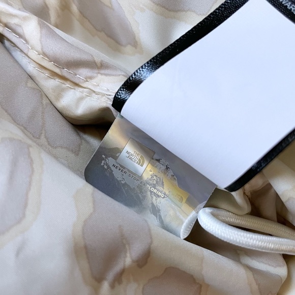 The North Face Women’s Nuptse Belted Mid Jacket In Gardenia White - Picture 11 of 11